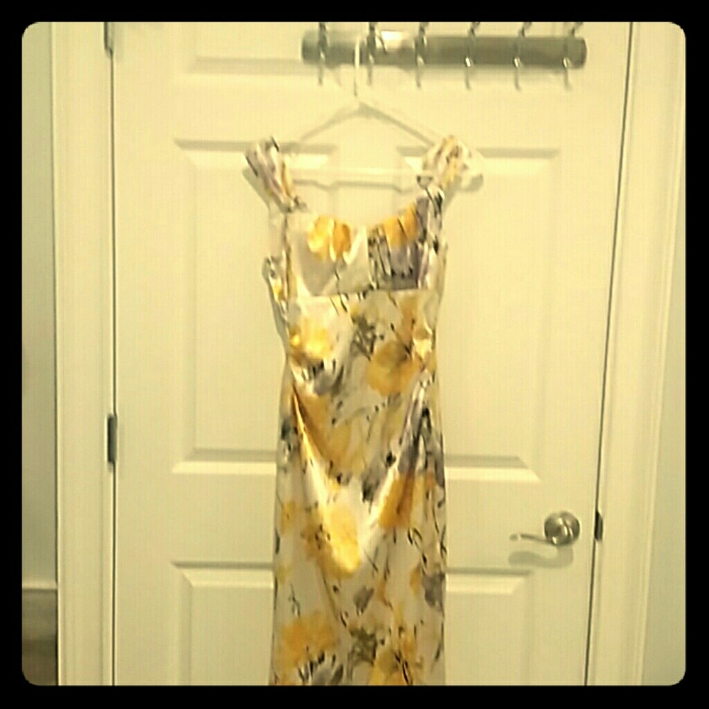 MAKE AN OFFER!♡♡ Maggy London Size 4 Floral Dress